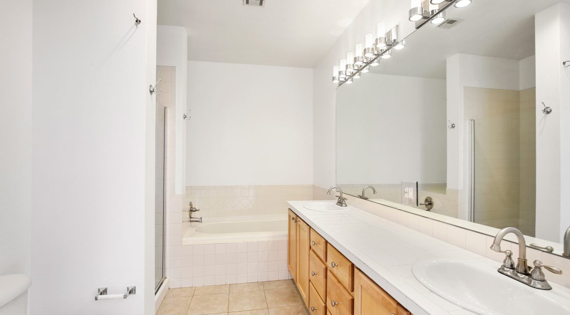 Master-Bathrooom_MLS