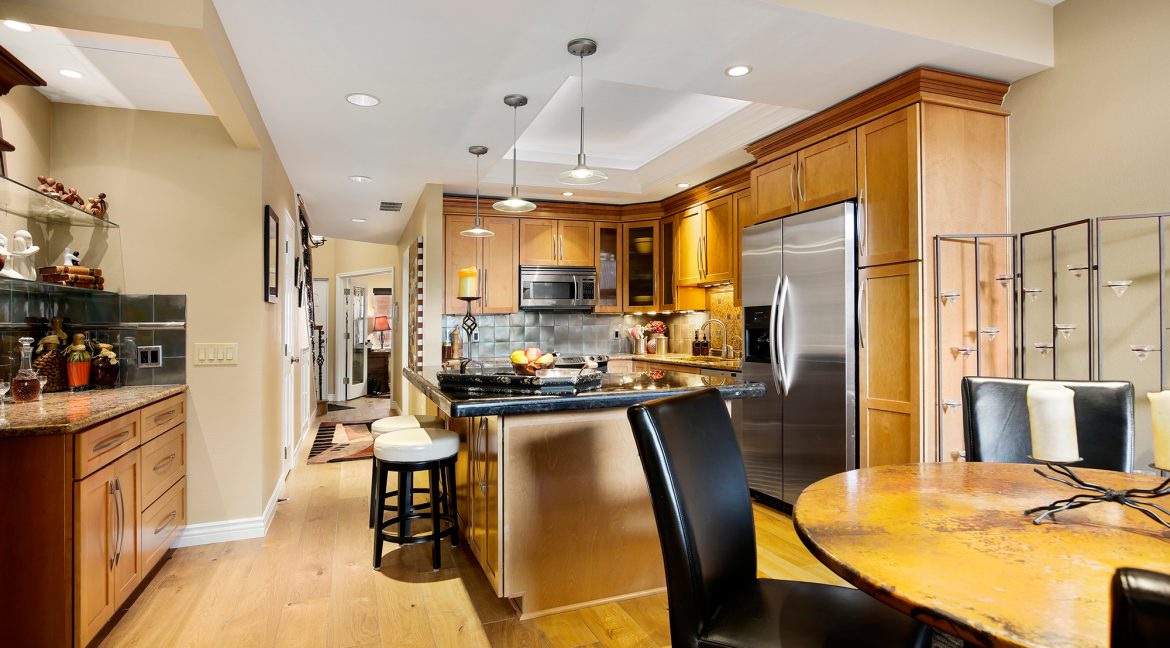 Dining_Kitchen_MLS