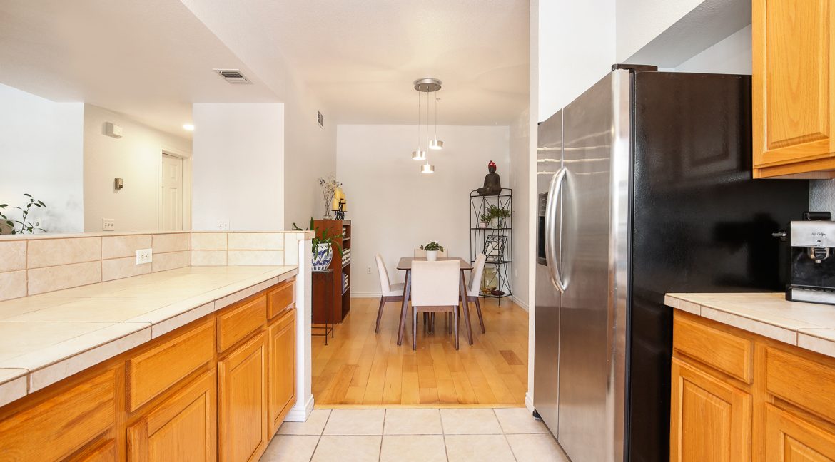 Kitchen_Dining_MLS