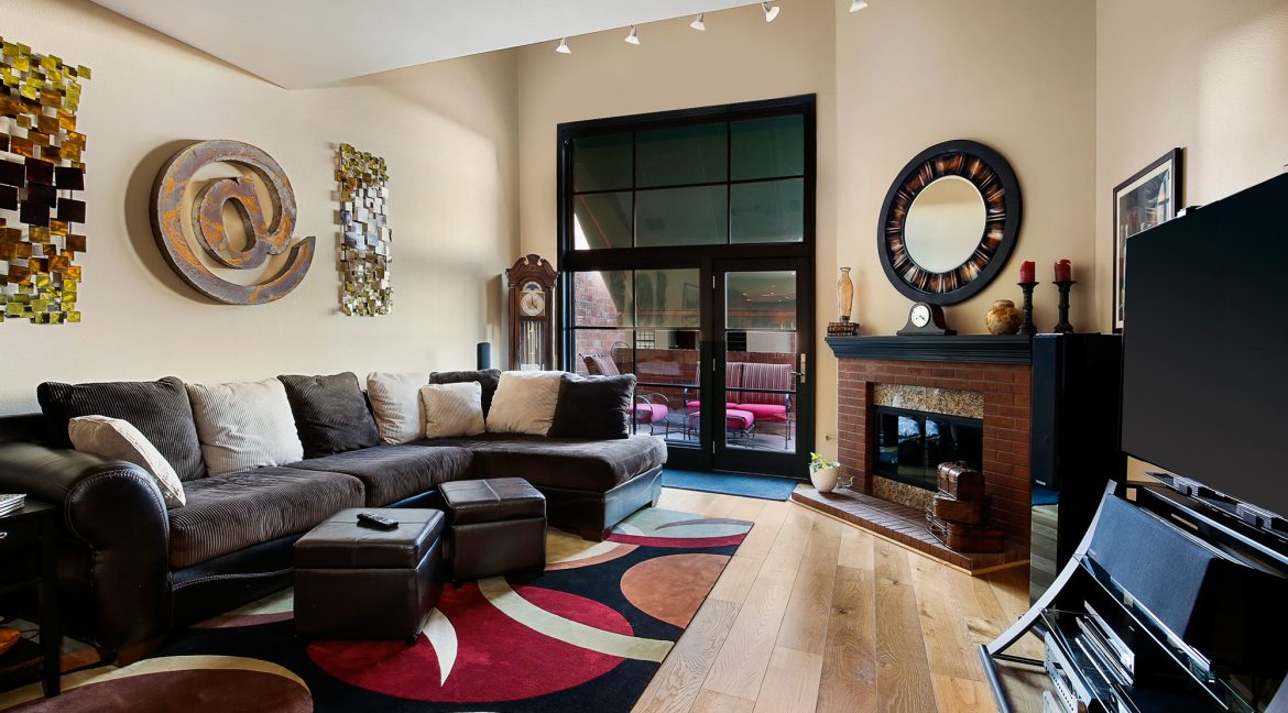Living-Room_Awning_MLS