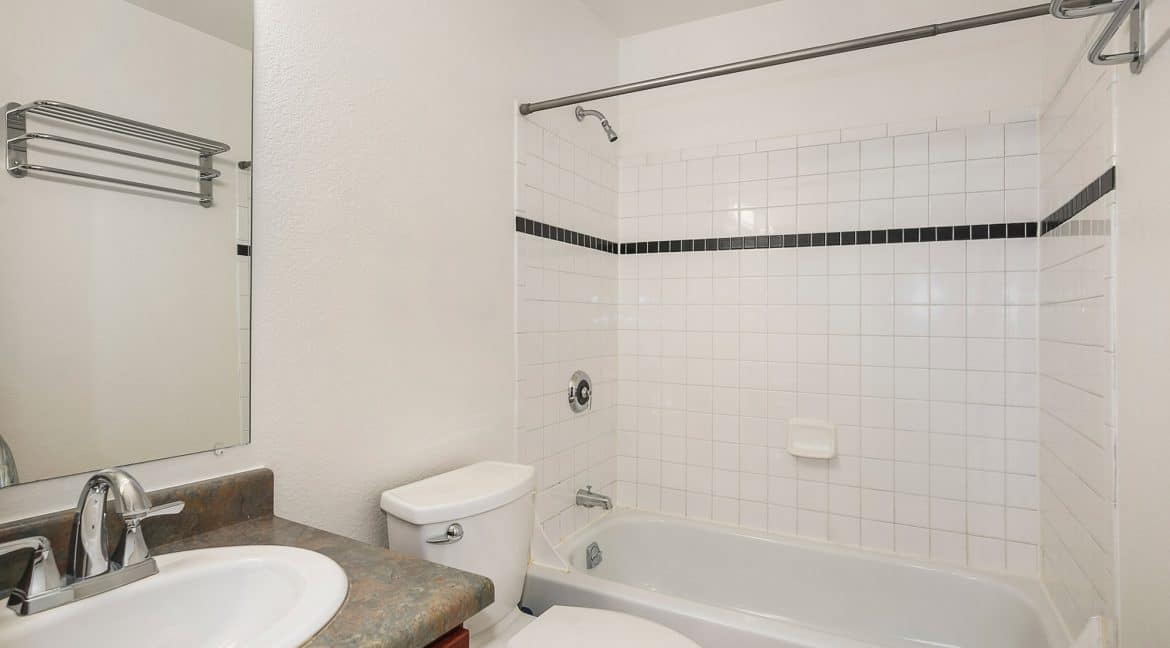 Upper-Bathroom_MLS_